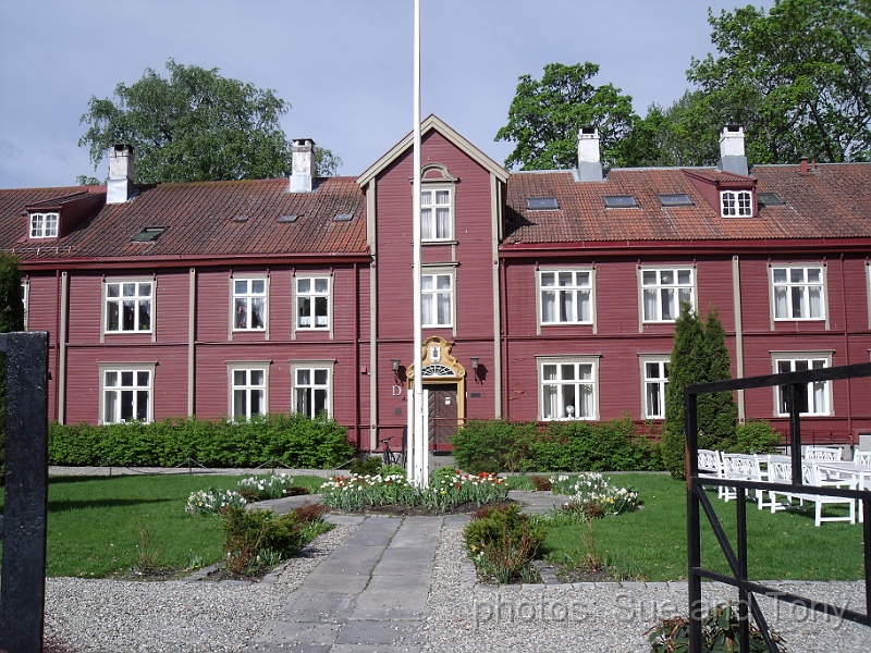 day three trondheim 0017.jpg - a school by the cathedral